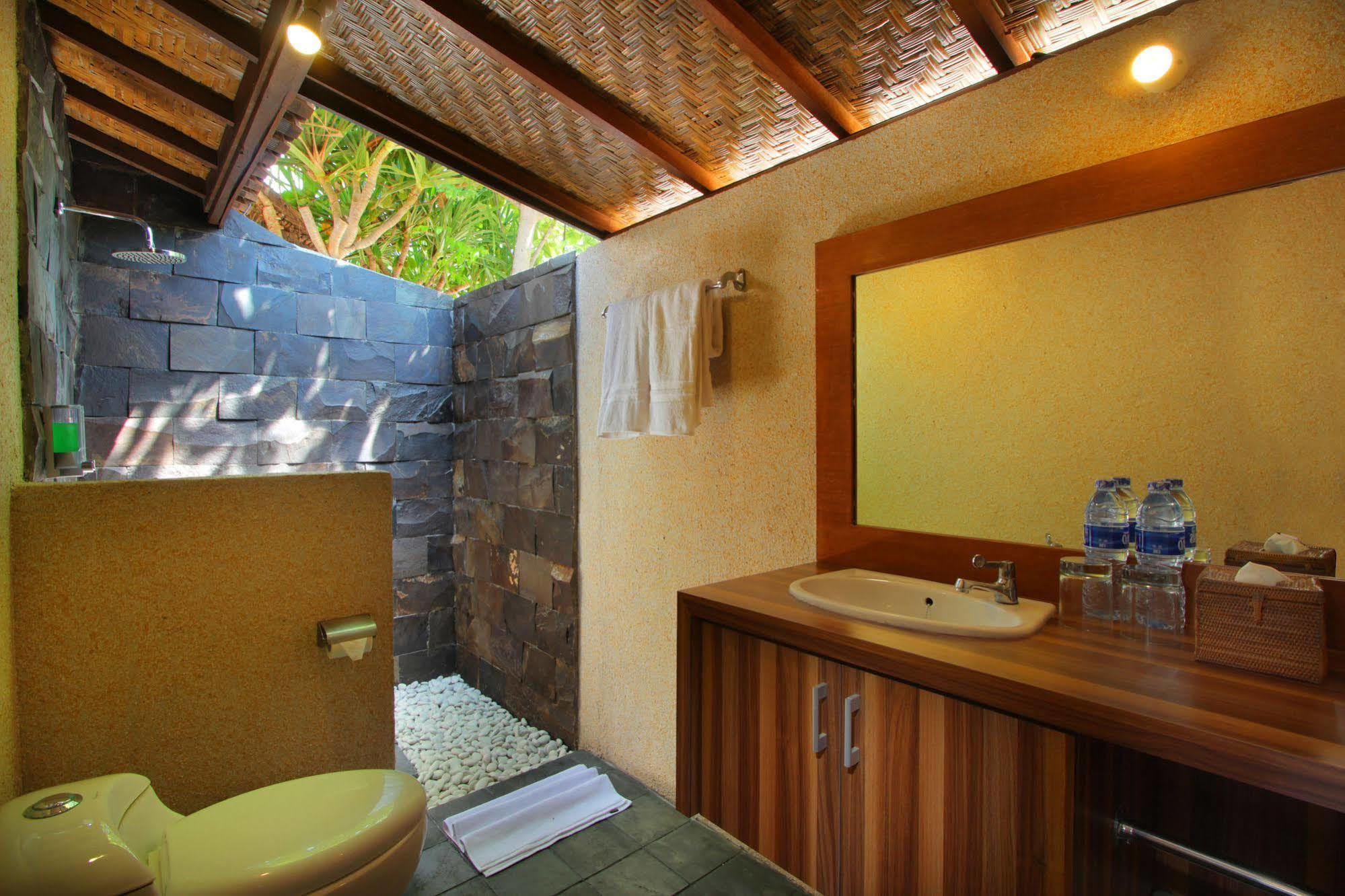 Mangrove Paradise Retreat レンボンガン島 エクステリア 写真